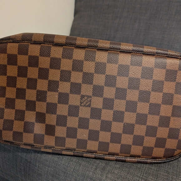 Louis Vuitton Neverfull MM Tote | Damier Ebene | Authentic - Picture 4 of 12